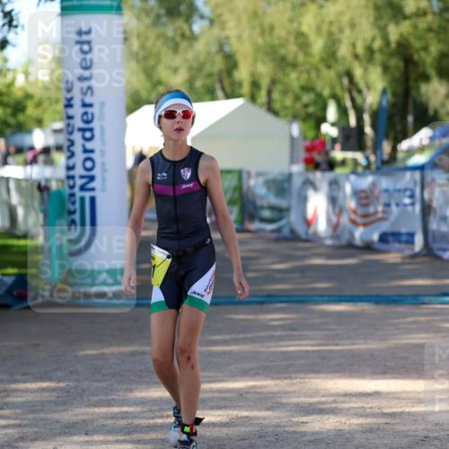 01.09.2024 - 17. Tribühne Triathlon Michael Strokosch http://msf.ph/oto/6898425 01.09.2024 09:59:00 Ziel 101 meine-sportfotos.de
