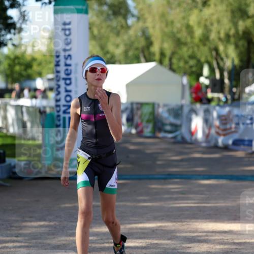 01.09.2024 - 17. Tribühne Triathlon Michael Strokosch http://msf.ph/oto/6898437 01.09.2024 09:59:01 Ziel 101 meine-sportfotos.de