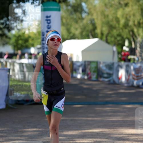 01.09.2024 - 17. Tribühne Triathlon Michael Strokosch http://msf.ph/oto/6898442 01.09.2024 09:59:01 Ziel 101 meine-sportfotos.de