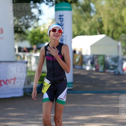 01.09.2024 - 17. Tribühne Triathlon Michael Strokosch http://msf.ph/oto/6898447 01.09.2024 09:59:01 Ziel 101 meine-sportfotos.de