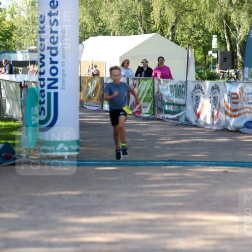 01.09.2024 - 17. Tribühne Triathlon Michael Strokosch http://msf.ph/oto/6898452 01.09.2024 10:01:21 Ziel 120 meine-sportfotos.de