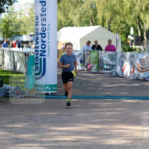 01.09.2024 - 17. Tribühne Triathlon Michael Strokosch http://msf.ph/oto/6898470 01.09.2024 10:01:21 Ziel 120 meine-sportfotos.de