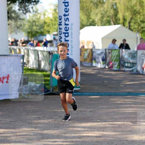 01.09.2024 - 17. Tribühne Triathlon Michael Strokosch http://msf.ph/oto/6898487 01.09.2024 10:01:22 Ziel 120 meine-sportfotos.de