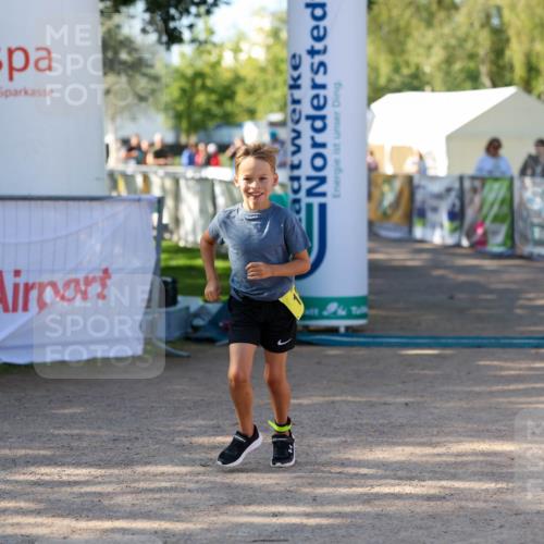 01.09.2024 - 17. Tribühne Triathlon Michael Strokosch http://msf.ph/oto/6898495 01.09.2024 10:01:23 Ziel 120 meine-sportfotos.de