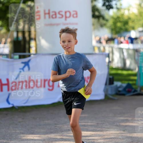 01.09.2024 - 17. Tribühne Triathlon Michael Strokosch http://msf.ph/oto/6898520 01.09.2024 10:01:24 Ziel 120 meine-sportfotos.de