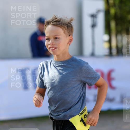 01.09.2024 - 17. Tribühne Triathlon Michael Strokosch http://msf.ph/oto/6898544 01.09.2024 10:01:25 Ziel 120 meine-sportfotos.de