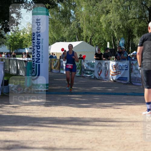 01.09.2024 - 17. Tribühne Triathlon Michael Strokosch http://msf.ph/oto/6898577 01.09.2024 10:43:42 Ziel 146 meine-sportfotos.de