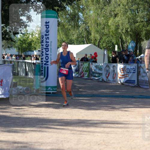 01.09.2024 - 17. Tribühne Triathlon Michael Strokosch http://msf.ph/oto/6898588 01.09.2024 10:43:43 Ziel 146 meine-sportfotos.de