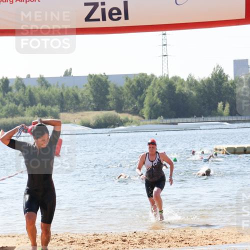 01.09.2024 - 17. Tribühne Triathlon Luisa Fischer http://msf.ph/oto/6898621 01.09.2024 11:44:46 Schwimmen 566, 574, 579 meine-sportfotos.de