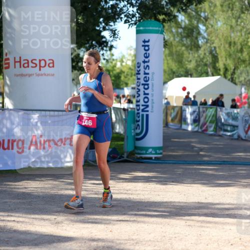 01.09.2024 - 17. Tribühne Triathlon Michael Strokosch http://msf.ph/oto/6898622 01.09.2024 10:43:44 Ziel 146 meine-sportfotos.de