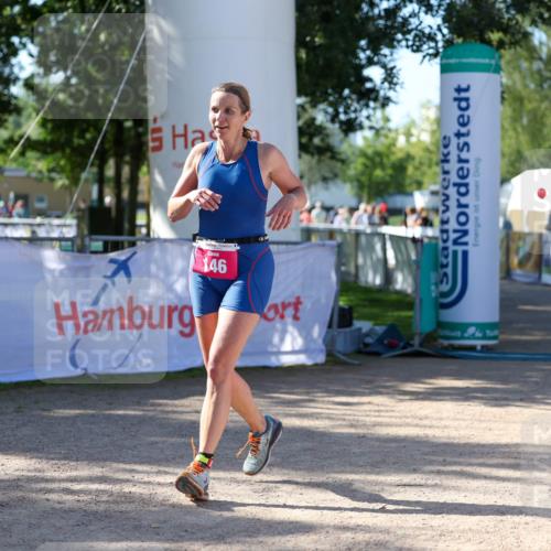 01.09.2024 - 17. Tribühne Triathlon Michael Strokosch http://msf.ph/oto/6898630 01.09.2024 10:43:44 Ziel 146 meine-sportfotos.de