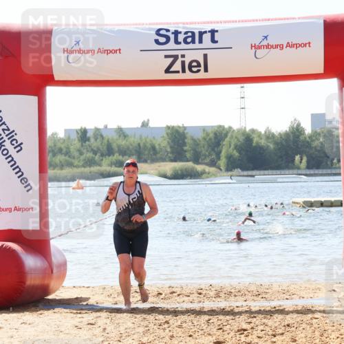 01.09.2024 - 17. Tribühne Triathlon Luisa Fischer http://msf.ph/oto/6898670 01.09.2024 11:44:50 Schwimmen 566, 579 meine-sportfotos.de