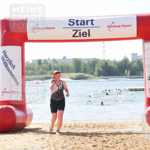 01.09.2024 - 17. Tribühne Triathlon Luisa Fischer http://msf.ph/oto/6898680 01.09.2024 11:44:50 Schwimmen 566, 579 meine-sportfotos.de