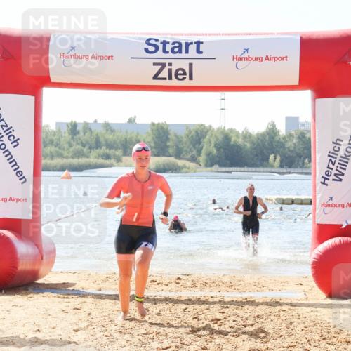 01.09.2024 - 17. Tribühne Triathlon Luisa Fischer http://msf.ph/oto/6898707 01.09.2024 11:45:03 Schwimmen 589, 673, 680 meine-sportfotos.de