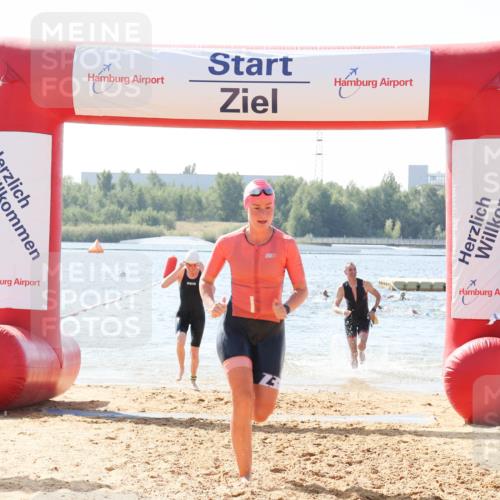 01.09.2024 - 17. Tribühne Triathlon Luisa Fischer http://msf.ph/oto/6898715 01.09.2024 11:45:04 Schwimmen 589, 673, 680 meine-sportfotos.de