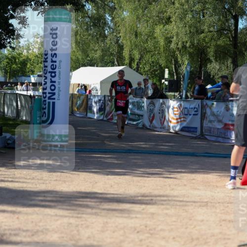 01.09.2024 - 17. Tribühne Triathlon Michael Strokosch http://msf.ph/oto/6898778 01.09.2024 10:46:50 Ziel 143 meine-sportfotos.de