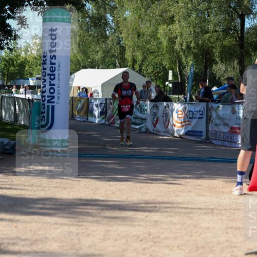 01.09.2024 - 17. Tribühne Triathlon Michael Strokosch http://msf.ph/oto/6898779 01.09.2024 10:46:51 Ziel 143 meine-sportfotos.de