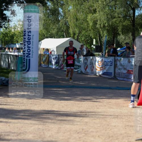 01.09.2024 - 17. Tribühne Triathlon Michael Strokosch http://msf.ph/oto/6898785 01.09.2024 10:46:51 Ziel 143 meine-sportfotos.de