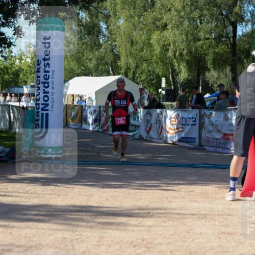 01.09.2024 - 17. Tribühne Triathlon Michael Strokosch http://msf.ph/oto/6898787 01.09.2024 10:46:51 Ziel 143 meine-sportfotos.de