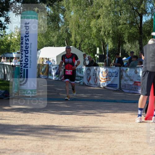 01.09.2024 - 17. Tribühne Triathlon Michael Strokosch http://msf.ph/oto/6898795 01.09.2024 10:46:52 Ziel 143 meine-sportfotos.de