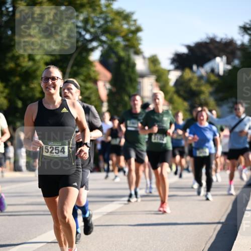 01.09.2024 - BARMER Alsterlauf Dr. Thomas Lammeyer http://msf.ph/oto/6898800 01.09.2024 09:36:46 Laufen 135, 5254 meine-sportfotos.de