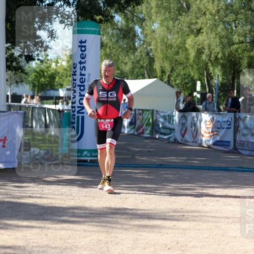01.09.2024 - 17. Tribühne Triathlon Michael Strokosch http://msf.ph/oto/6898852 01.09.2024 10:46:53 Ziel 143 meine-sportfotos.de