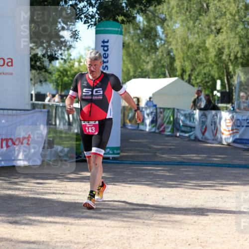 01.09.2024 - 17. Tribühne Triathlon Michael Strokosch http://msf.ph/oto/6898872 01.09.2024 10:46:54 Ziel 143 meine-sportfotos.de