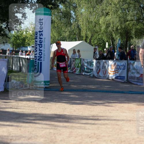 01.09.2024 - 17. Tribühne Triathlon Michael Strokosch http://msf.ph/oto/6898887 01.09.2024 10:47:58 Ziel 1070 meine-sportfotos.de