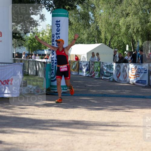 01.09.2024 - 17. Tribühne Triathlon Michael Strokosch http://msf.ph/oto/6898910 01.09.2024 10:47:59 Ziel 1070 meine-sportfotos.de