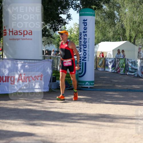 01.09.2024 - 17. Tribühne Triathlon Michael Strokosch http://msf.ph/oto/6898929 01.09.2024 10:48:00 Ziel 1070 meine-sportfotos.de