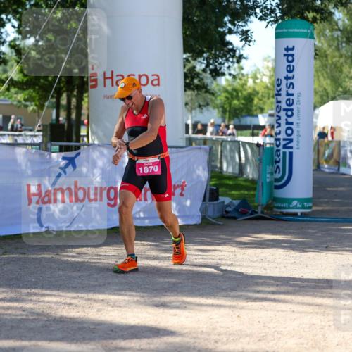01.09.2024 - 17. Tribühne Triathlon Michael Strokosch http://msf.ph/oto/6898944 01.09.2024 10:48:01 Ziel 1070 meine-sportfotos.de