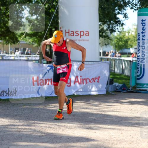 01.09.2024 - 17. Tribühne Triathlon Michael Strokosch http://msf.ph/oto/6898959 01.09.2024 10:48:01 Ziel 1070 meine-sportfotos.de