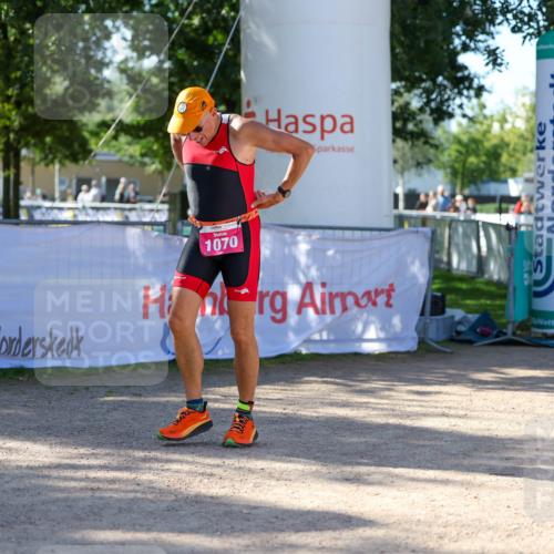 01.09.2024 - 17. Tribühne Triathlon Michael Strokosch http://msf.ph/oto/6898965 01.09.2024 10:48:02 Ziel 1070 meine-sportfotos.de