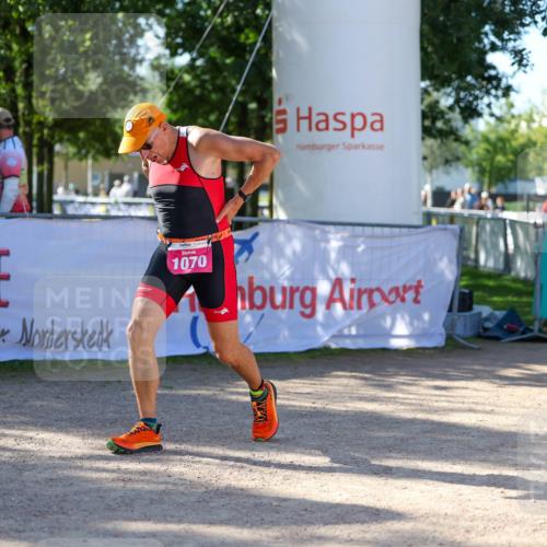 01.09.2024 - 17. Tribühne Triathlon Michael Strokosch http://msf.ph/oto/6898970 01.09.2024 10:48:02 Ziel 1070 meine-sportfotos.de