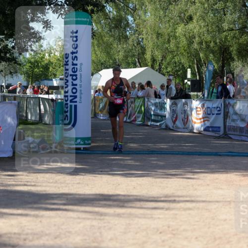 01.09.2024 - 17. Tribühne Triathlon Michael Strokosch http://msf.ph/oto/6898988 01.09.2024 10:48:29 Ziel 1065 meine-sportfotos.de