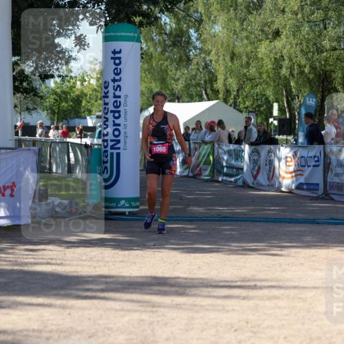 01.09.2024 - 17. Tribühne Triathlon Michael Strokosch http://msf.ph/oto/6899010 01.09.2024 10:48:30 Ziel 1065 meine-sportfotos.de