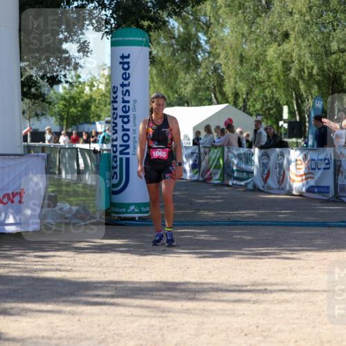 01.09.2024 - 17. Tribühne Triathlon Michael Strokosch http://msf.ph/oto/6899021 01.09.2024 10:48:30 Ziel 1065 meine-sportfotos.de