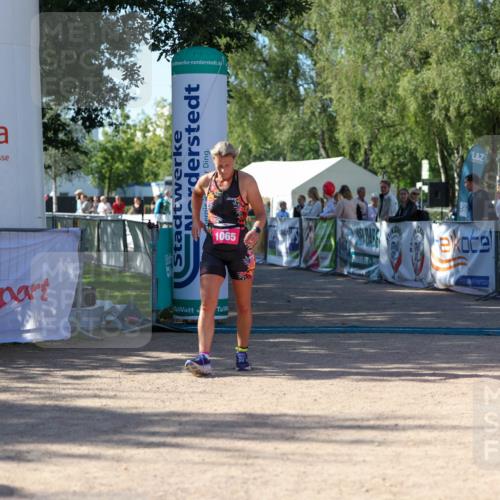 01.09.2024 - 17. Tribühne Triathlon Michael Strokosch http://msf.ph/oto/6899044 01.09.2024 10:48:31 Ziel 1065 meine-sportfotos.de