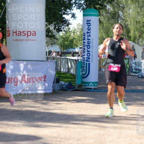 01.09.2024 - 17. Tribühne Triathlon Michael Strokosch http://msf.ph/oto/6899104 01.09.2024 10:49:12 Ziel 140, 156 meine-sportfotos.de