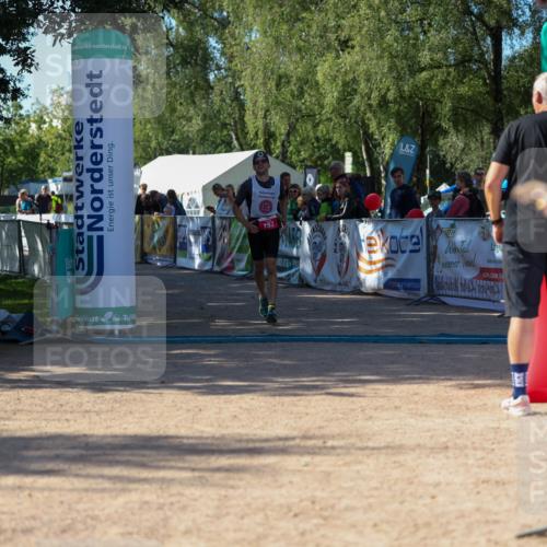01.09.2024 - 17. Tribühne Triathlon Michael Strokosch http://msf.ph/oto/6899168 01.09.2024 10:50:09 Ziel 153 meine-sportfotos.de