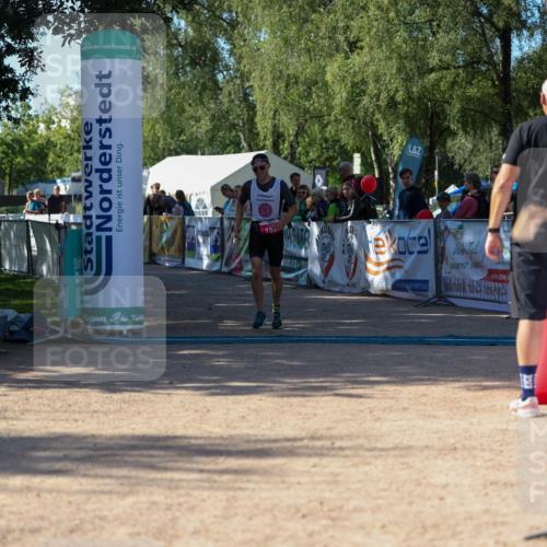 01.09.2024 - 17. Tribühne Triathlon Michael Strokosch http://msf.ph/oto/6899176 01.09.2024 10:50:09 Ziel 153 meine-sportfotos.de