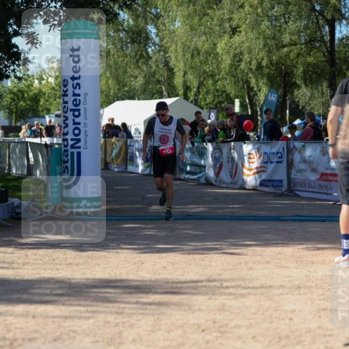 01.09.2024 - 17. Tribühne Triathlon Michael Strokosch http://msf.ph/oto/6899192 01.09.2024 10:50:10 Ziel 153 meine-sportfotos.de