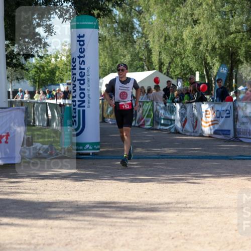 01.09.2024 - 17. Tribühne Triathlon Michael Strokosch http://msf.ph/oto/6899212 01.09.2024 10:50:10 Ziel 153 meine-sportfotos.de