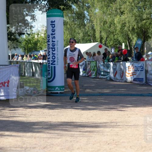 01.09.2024 - 17. Tribühne Triathlon Michael Strokosch http://msf.ph/oto/6899215 01.09.2024 10:50:11 Ziel 153 meine-sportfotos.de