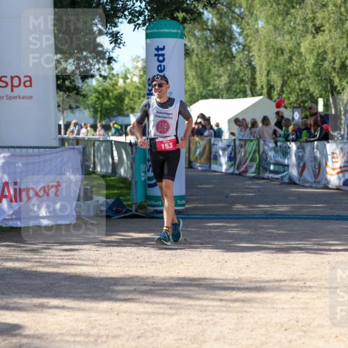 01.09.2024 - 17. Tribühne Triathlon Michael Strokosch http://msf.ph/oto/6899225 01.09.2024 10:50:11 Ziel 153 meine-sportfotos.de