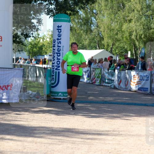 01.09.2024 - 17. Tribühne Triathlon Michael Strokosch http://msf.ph/oto/6899246 01.09.2024 10:50:26 Ziel 167 meine-sportfotos.de