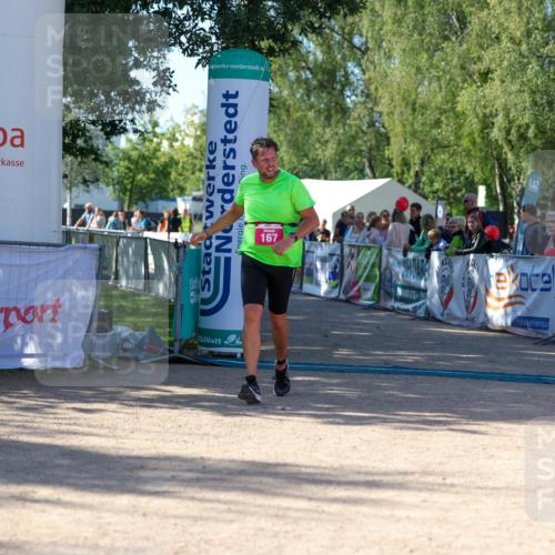 01.09.2024 - 17. Tribühne Triathlon Michael Strokosch http://msf.ph/oto/6899256 01.09.2024 10:50:27 Ziel 167 meine-sportfotos.de