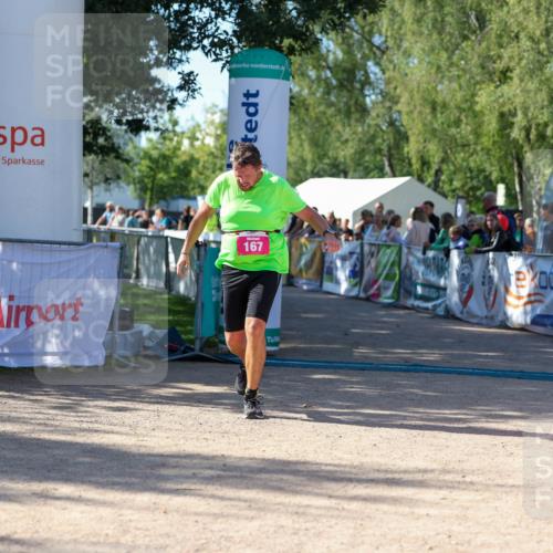 01.09.2024 - 17. Tribühne Triathlon Michael Strokosch http://msf.ph/oto/6899261 01.09.2024 10:50:27 Ziel 167 meine-sportfotos.de
