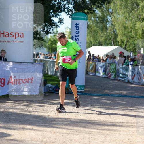01.09.2024 - 17. Tribühne Triathlon Michael Strokosch http://msf.ph/oto/6899267 01.09.2024 10:50:27 Ziel 167 meine-sportfotos.de