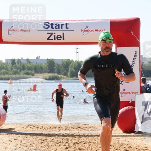 01.09.2024 - 17. Tribühne Triathlon Luisa Fischer http://msf.ph/oto/6899280 01.09.2024 11:46:22 Schwimmen 585, 651, 664 meine-sportfotos.de